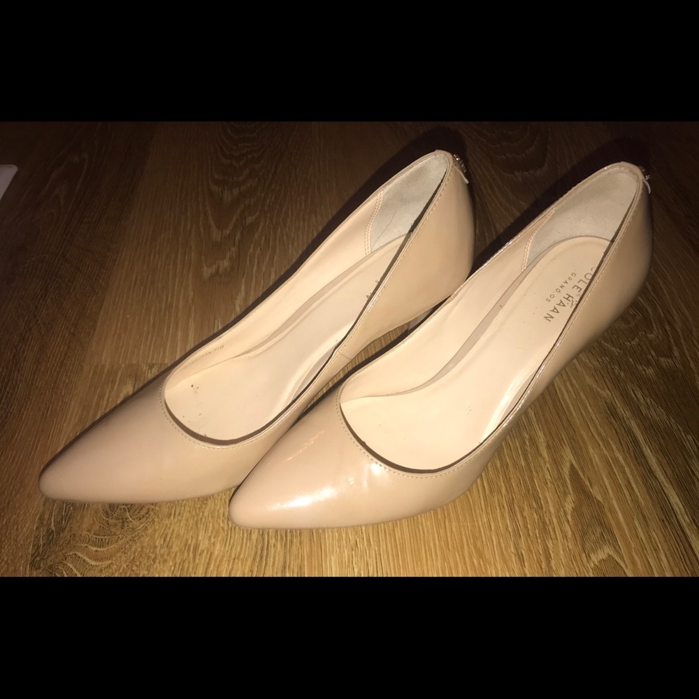 Cole Haan cream / beige 7.5 heels - like new